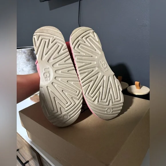 UGG Big Girls Coral Sheepskin Boots - Picture 5 of 10